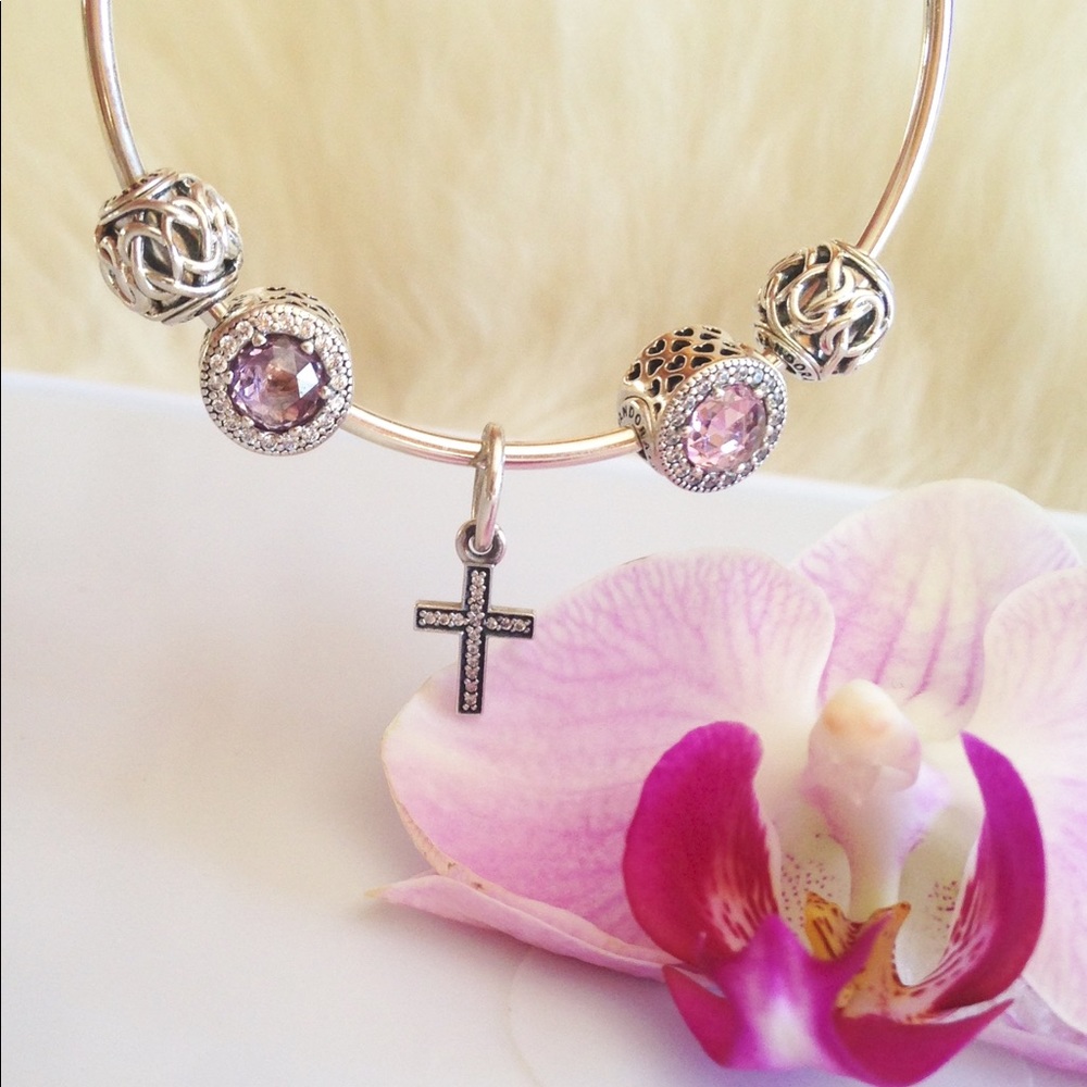 🌸HPx7!🌸Beautiful Pandora Essence Bangle only ~~ 6.5